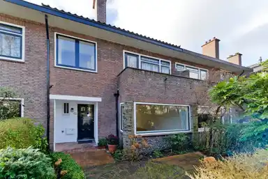 146m2 house to rent for 3500€/month in Rusthoflaan 11, Voorburg