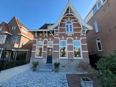 208m2 Haus zur Miete für 7000€/Monat in Straatweg, Rotterdam