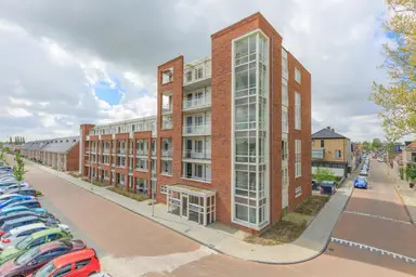 88m2 Appartement à louer pour 1599€/mois à Stationsplein 20, Pijnacker