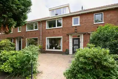 135m2 maison à louer pour 3000€/mois à Van Kretschmar van Veenlaan 47, Hilversum