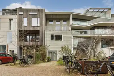 161m2 maison à louer pour 3125€/mois à Bosrankstraat 11, Amsterdam