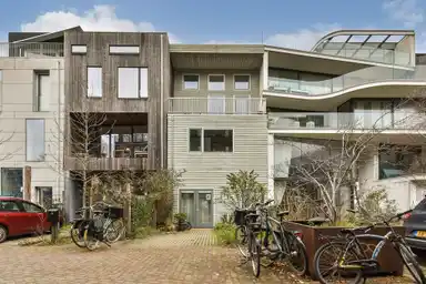 161m2 maison à louer pour 3125€/mois à Bosrankstraat 11, Amsterdam