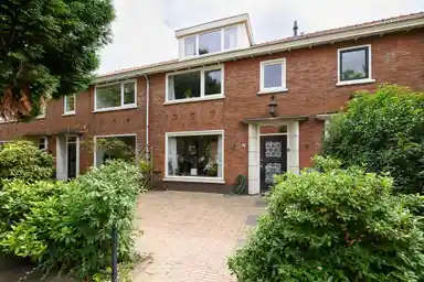 135m2 maison à louer pour 3000€/mois à Van Kretschmar van Veenlaan 47, Hilversum