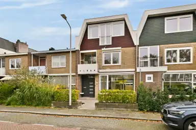 148m2 house to rent for 3650€/month in Professor Lorentzlaan, Amstelveen