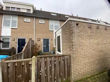 94m2 maison à louer pour 1225€/mois à Doctor de Jongstraat 100, Enschede