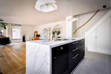 95m2 Appartement à louer pour 3100€/mois à Van Oldenbarneveldtplein, Amsterdam