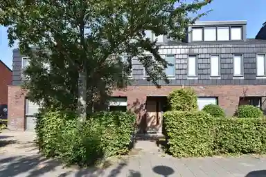 128m2 house to rent for 2995€/month in Piet Baarslaan 40, The Hague