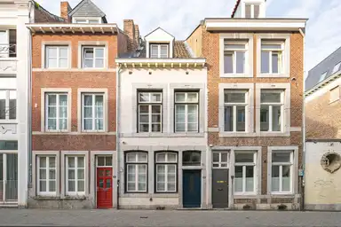 161m2 maison à louer pour 3495€/mois à Brusselsestraat, Maastricht