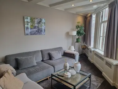 72m2 Appartement à louer pour 3800€/mois à Nieuwezijds Voorburgwal, Amsterdam