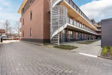 100m2 apartment to rent for 1525€/month in Van der Heydenstraat, Zwolle