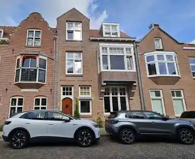 223m2 maison à louer pour 5500€/mois à Iordensstraat 47, Haarlem
